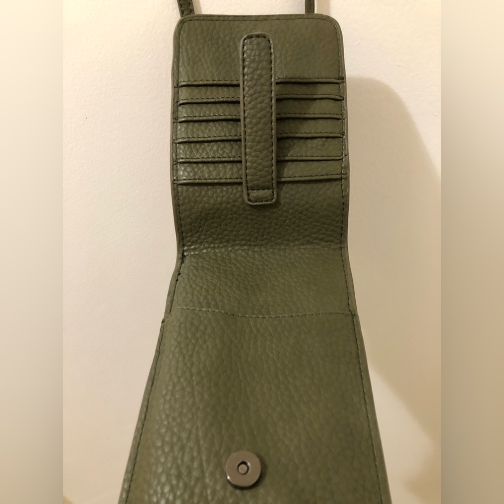 Colab Faye - Tech Crossbody - Picture 5 of 6